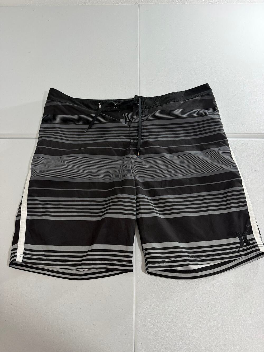 Hurley Mens Board Shorts 44 Black Gray Striped Swim Trunks Surf Beach Logo